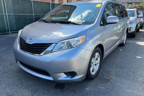 2011 Toyota Sienna LE 8-Passenger