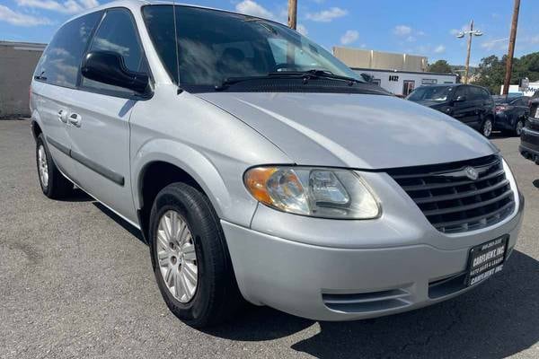 2006 Chrysler Town and Country Base
