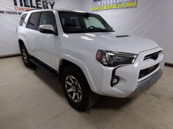 Toyota 4Runner with VIN: JTERU5JR6N6063657