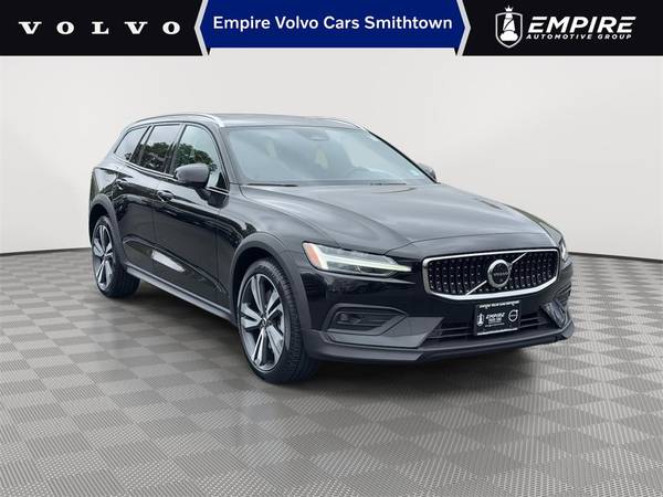 Volvo V60 Cross Country with VIN: YV4L12WZ7P2111829