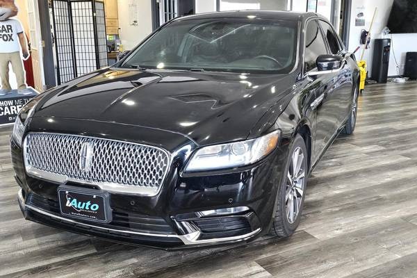 2017 Lincoln Continental Premiere