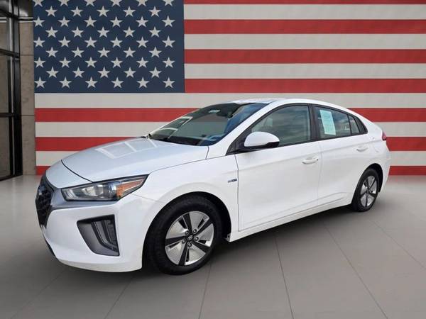 Hyundai Ioniq Hybrid with VIN: KMHC65LC5LU233072