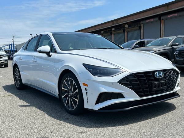 Hyundai Sonata with VIN: KMHL34J26NA211289