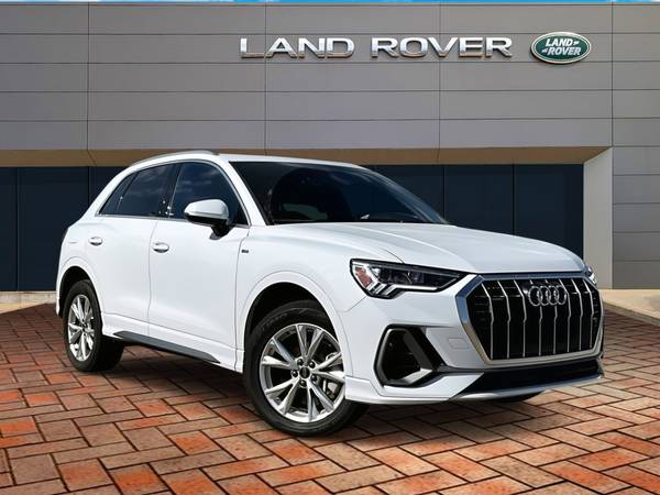 Audi Q3 with VIN: WA1DECF33R1036840