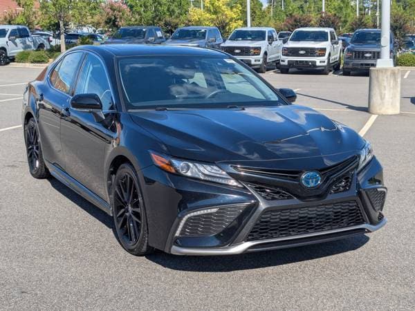 Toyota Camry Hybrid with VIN: 4T1K31AK3NU584850