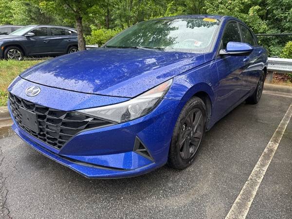 Hyundai Elantra with VIN: KMHLM4AG3MU068467