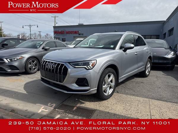 Audi Q3 with VIN: WA1BUCF32N1033268