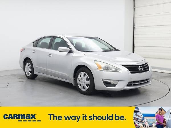Nissan Altima with VIN: 1N4AL3AP4EN212991