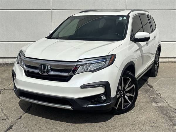 Honda Pilot with VIN: 5FNYF6H0XKB032550