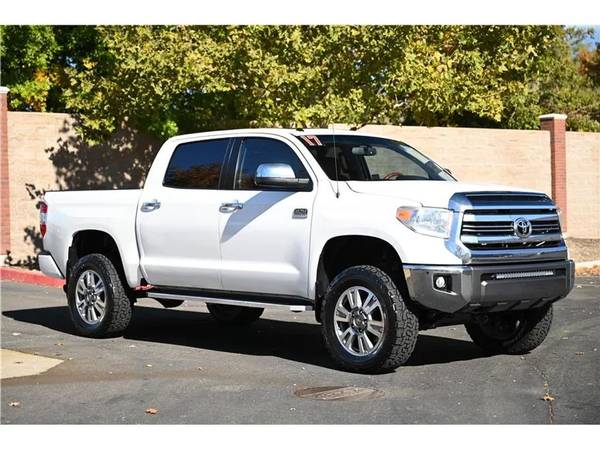 Toyota Tundra with VIN: 5TFAW5F17HX623053
