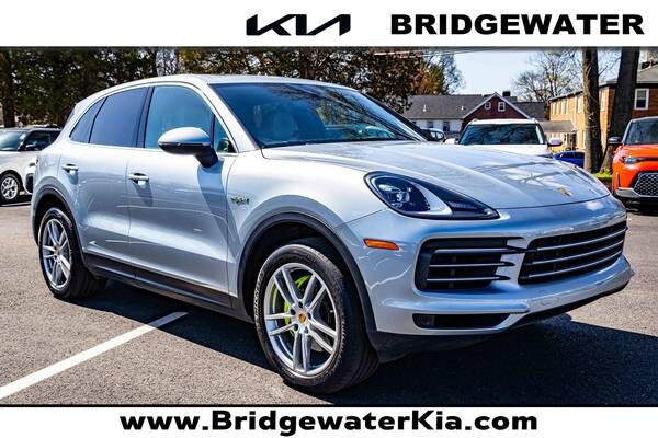 Porsche Cayenne with VIN: WP1AE2AY7LDA22739
