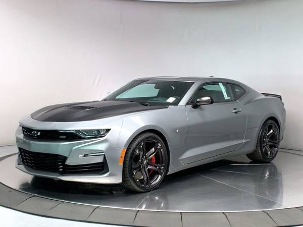 Chevrolet Camaro with VIN: 1G1FE1R7XP0133370