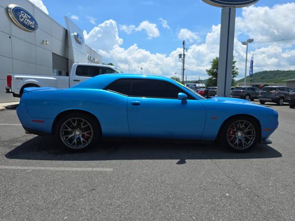 Dodge Challenger with VIN: 2C3CDZDJXFH788433