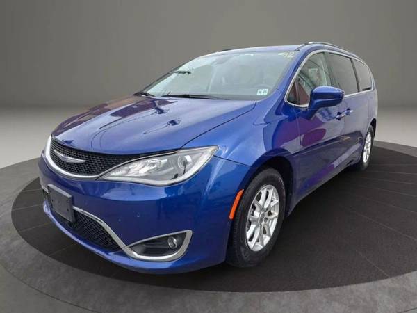 Chrysler Pacifica with VIN: 2C4RC1FG9LR187192