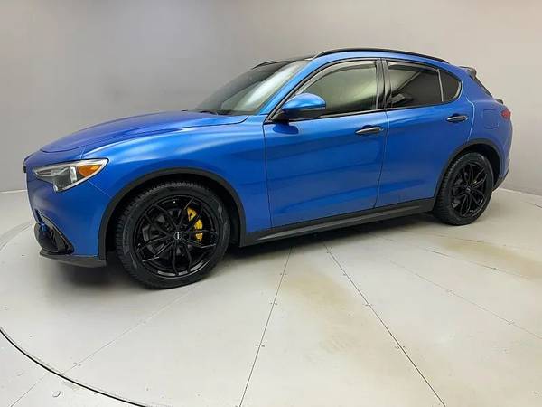 Alfa Romeo Stelvio with VIN: ZASFAKNN4J7B98265