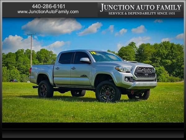 Toyota Tacoma with VIN: 5TFCZ5AN3KX205834