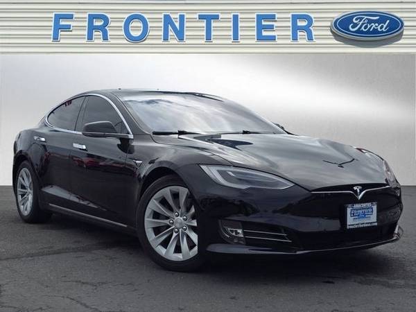 Tesla Model S with VIN: 5YJSA1E25JF270690