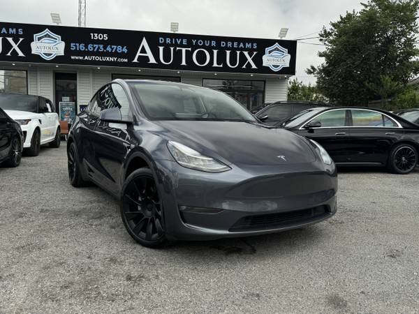 Tesla Model Y with VIN: 5YJYGDEE7MF111646