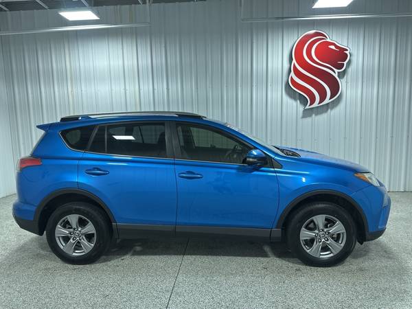 Toyota RAV4 with VIN: JTMWFREV8JJ210276