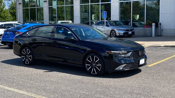 Honda Accord with VIN: 1HGCY2F89PA062730