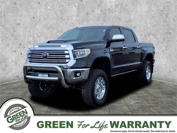 Toyota Tundra with VIN: 5TFAW5F1XJX683981