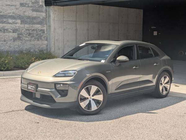 Porsche Macan with VIN: WP1AA2XA0RL003645