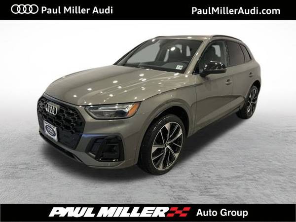 Audi SQ5 with VIN: WA1B4AFY7R2035680