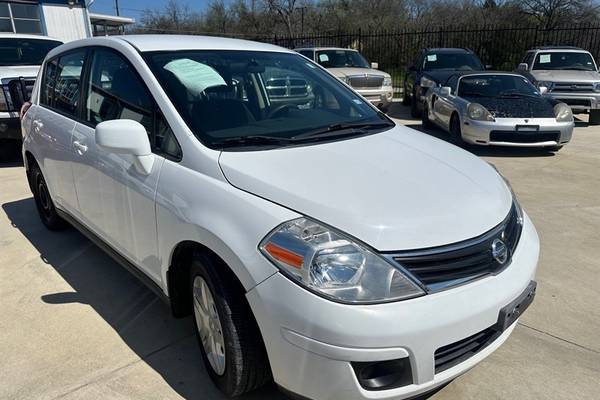 2010 Nissan Versa 1.8 S Hatchback