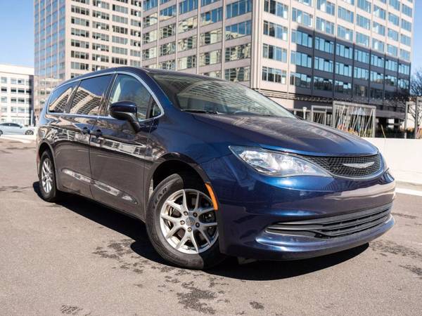 Chrysler Pacifica with VIN: 2C4RC1CG1HR515555