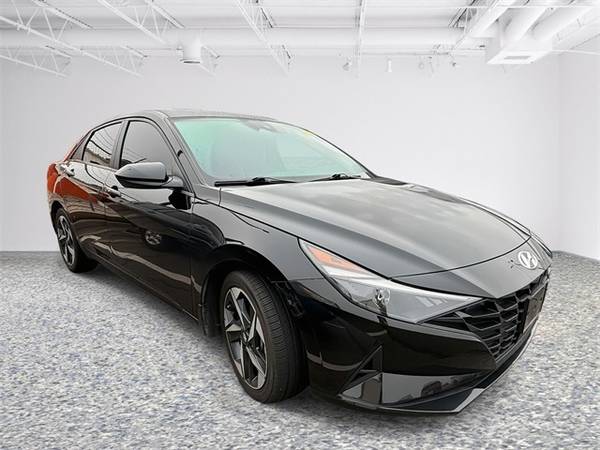 Hyundai Elantra with VIN: 5NPLS4AG5PH099552