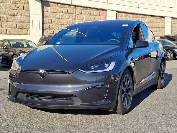 Tesla Model X with VIN: 7SAXCDE52RF453684
