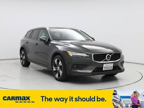Volvo V60 Cross Country with VIN: YV4102WK2M1069357