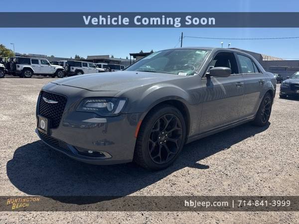 Chrysler 300 with VIN: 2C3CCABG7KH562727