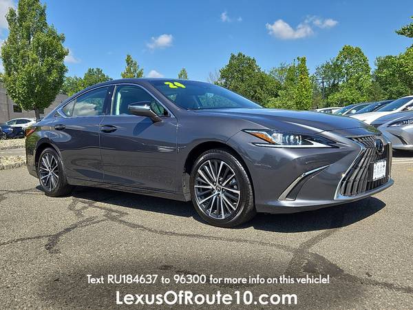 Lexus ES with VIN: 58ADZ1B13RU184637