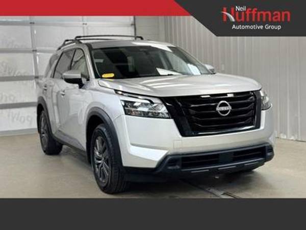 Nissan Pathfinder with VIN: 5N1DR3BC7NC230958