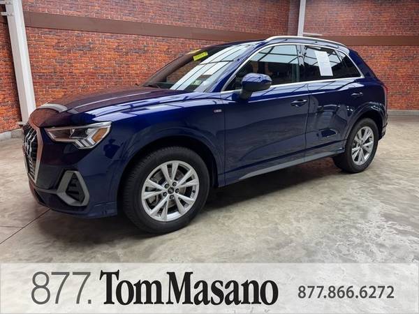 Audi Q3 with VIN: WA1EECF3XN1080347