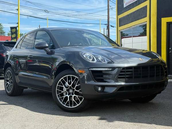 Porsche Macan with VIN: WP1AB2A55HLB20292