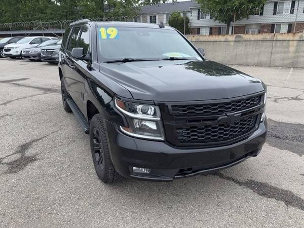 Chevrolet Tahoe with VIN: 1GNSKBKC0KR208939
