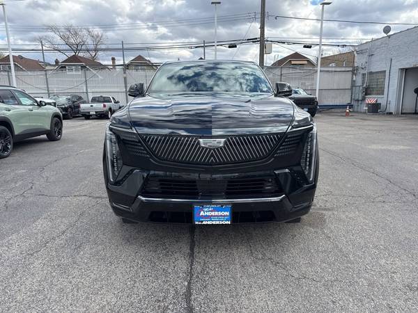 Cadillac ESCALADE IQ with VIN: 1GYTEFKL1SU105015