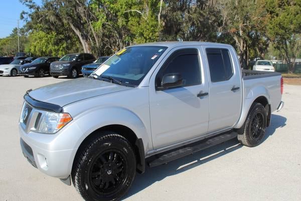 2020 Nissan Frontier SV  Crew Cab