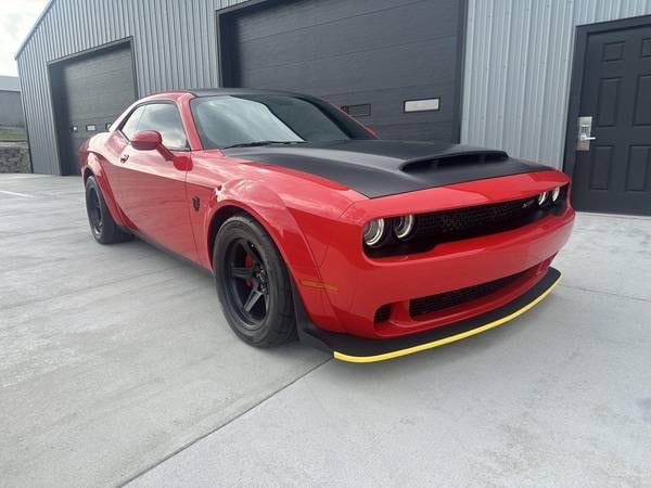 Dodge Challenger with VIN: 2C3CDZH9XJH101962