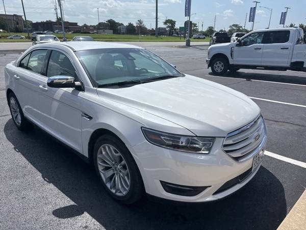 Ford Taurus with VIN: 1FAHP2F8XHG145157