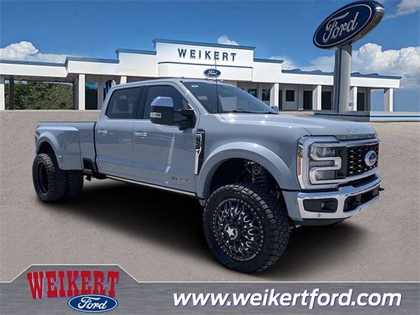 Ford F-450 Super Duty with VIN: 1FT8W4DT3SEC73680