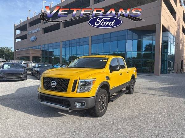 Nissan Titan with VIN: 1N6AA1E55HN570275