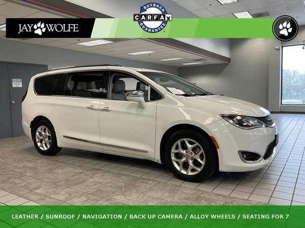 Chrysler Pacifica with VIN: 2C4RC1GG7LR171605