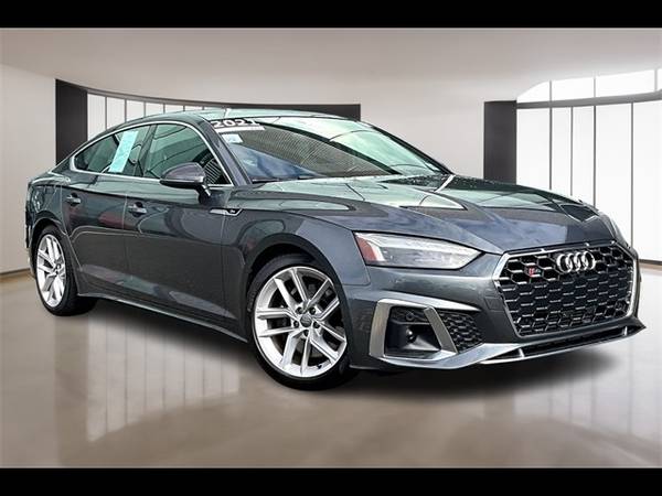 Audi S5 with VIN: WAUC4DF54MA016422