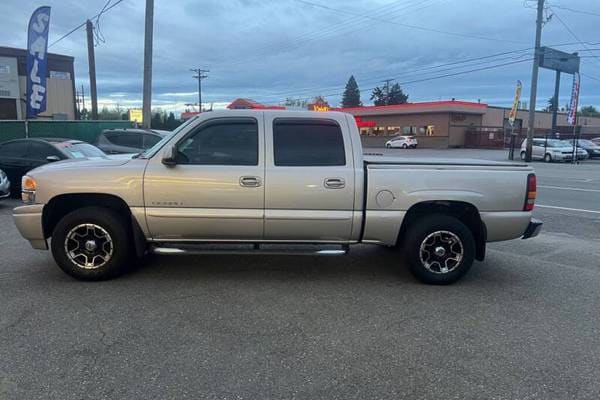 2005 GMC Sierra 1500 Denali  Crew Cab