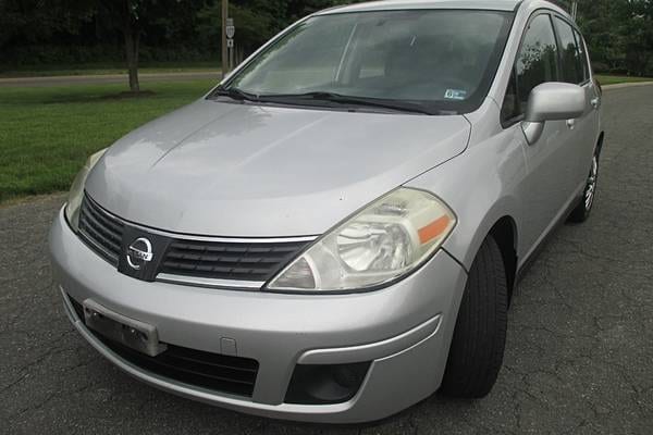 2012 Nissan Versa 1.8 S Hatchback