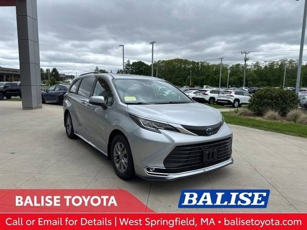 Toyota Sienna with VIN: 5TDYRKEC9NS112632