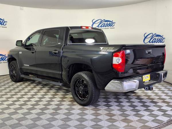 Toyota Tundra with VIN: 5TFEY5F14EX152096